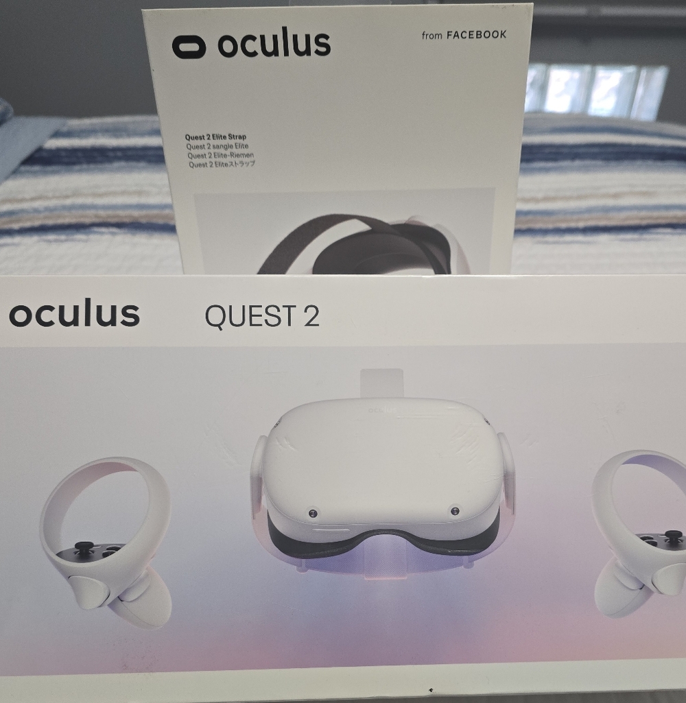Oculus Quest 2 VR Headset - White And Elite Quest 2 Premium Strap